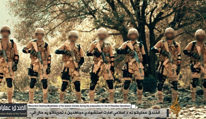 بالصور.. «طالبان» ترتدي ثوب الجيوش النظامية في «خندق أفغانستان»