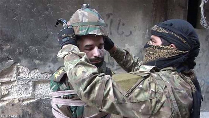 بالصور.. «الخوذة المفخخة» صيحة «داعش» الجديدة 