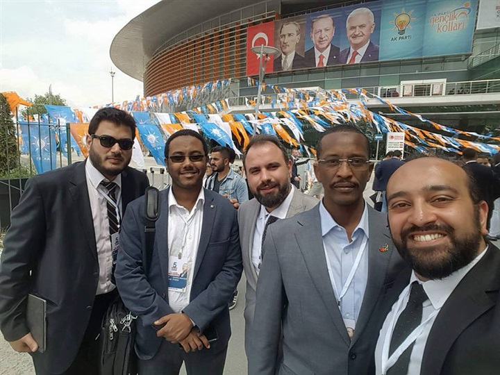 بالصور.. أردوغان يستعين بالهاربين من شباب «الإخوان» في حملته الانتخابية