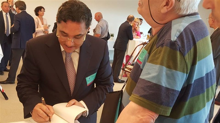 حفل توقيع كتب عبدالرحيم علي بالبرلمان الأوروبي