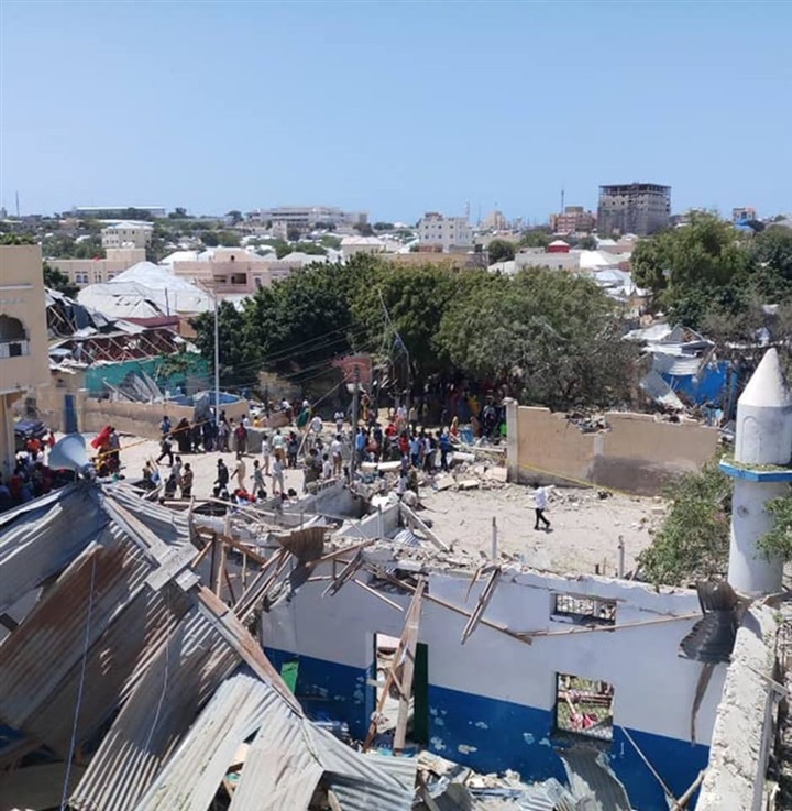 حركة الشباب الصومالية تتبنى تفجير مقديشو (صور)