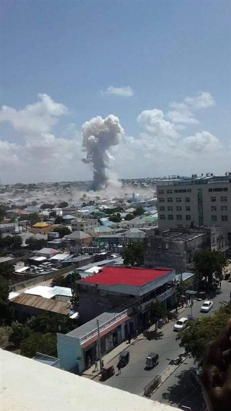 حركة الشباب الصومالية تتبنى تفجير مقديشو (صور)