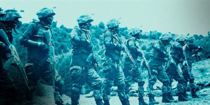 بالصور.. «طالبان» ترتدي ثوب الجيوش النظامية في «خندق أفغانستان»