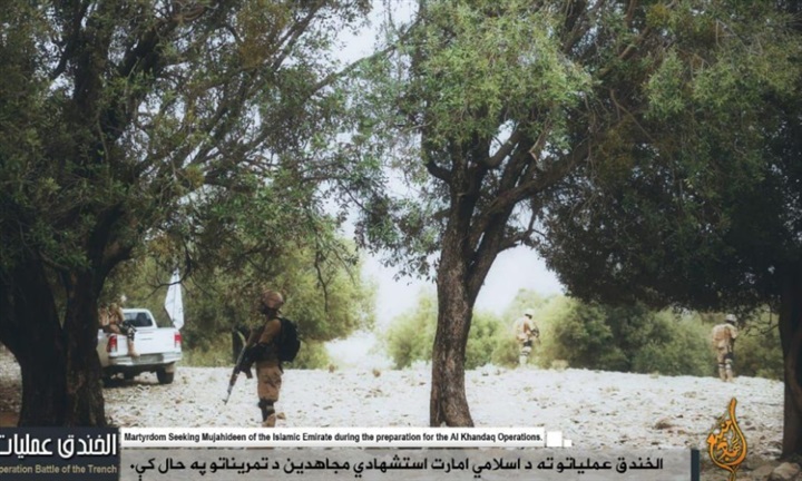 بالصور.. «طالبان» ترتدي ثوب الجيوش النظامية في «خندق أفغانستان»