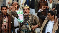 الحوثيون يفصلون «موظفي