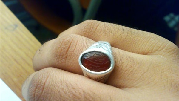 التختم باليمين 