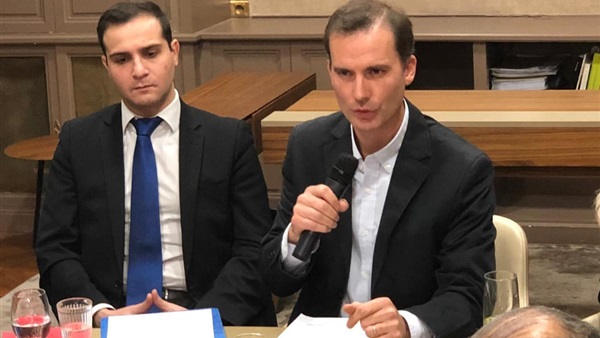 الخبير في شؤون الجماعات