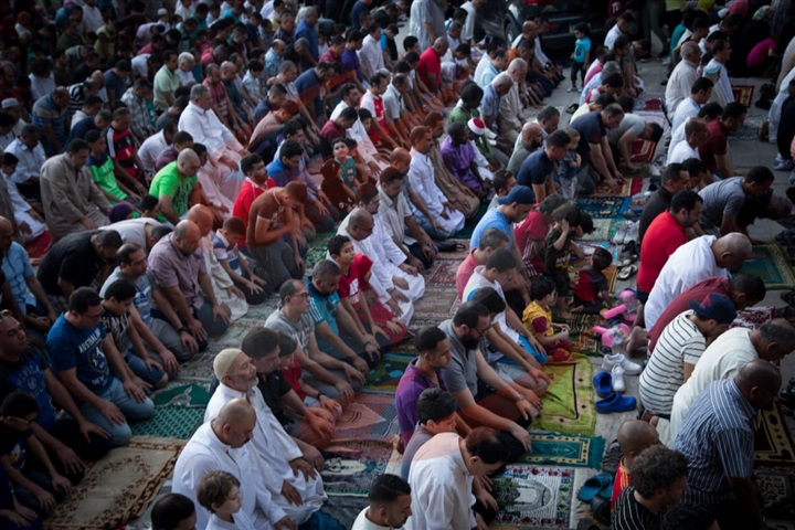 عدسة المرجع في صلاة