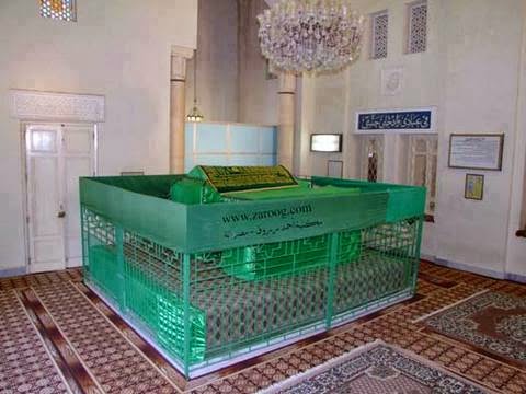 «الزروقية».. مريدون