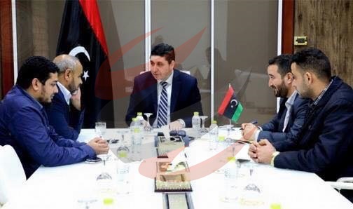 الغويل يجتمع بـ جمال