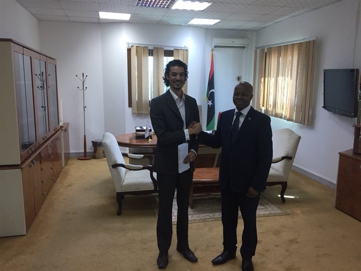 القذافي مع وزير العمل