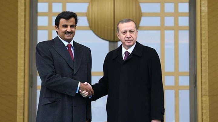 بين التبعية والتوافق..