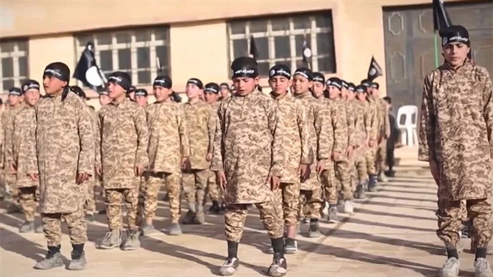 تجنيد الأطفال.. استراتيجية