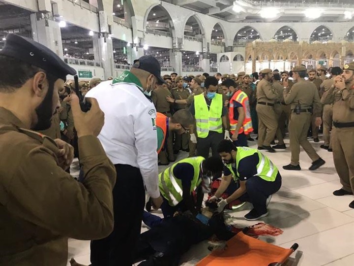 دماء على ملابس الإحرام..