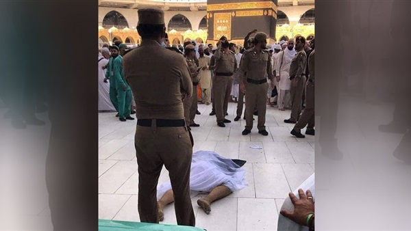 دماء على ملابس الإحرام..