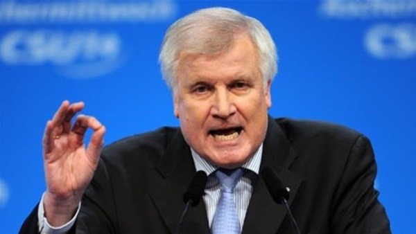 «هورست زيهوفر» وزير