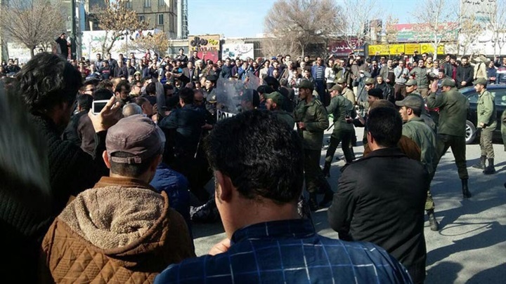 عمال «الأحواز» ينتفضون