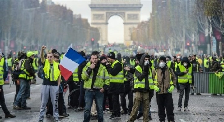 رغم «انفجار باريس»..