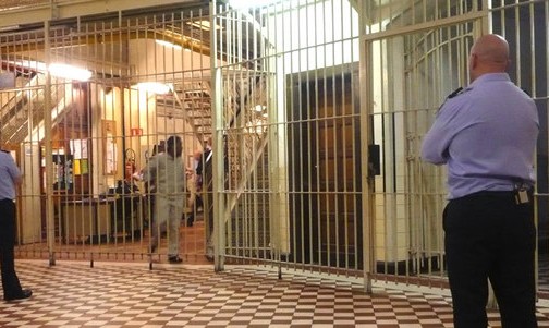 السجون مصانع للتطرف..