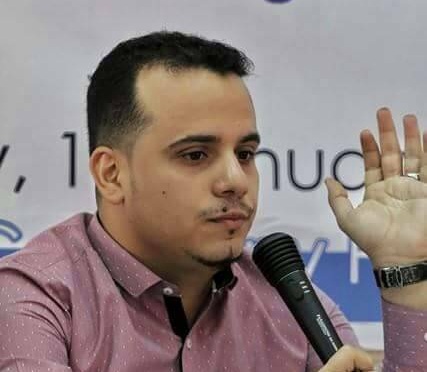 الناشط الحقوقي أكرم