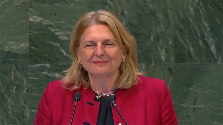  كارين كنايسل، وزيرة