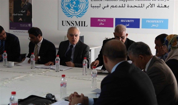 على خلفية كسرهما