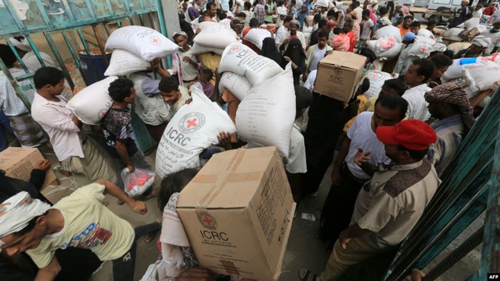 «الحوثي» يتحدى التحذيرات