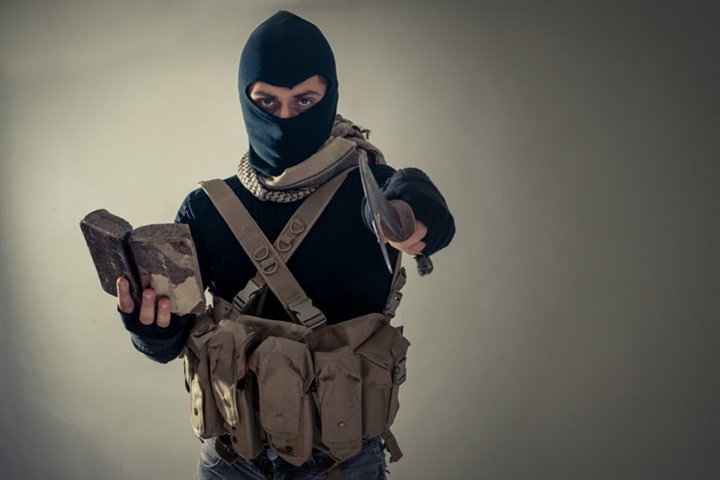 بين التراجع الآمن