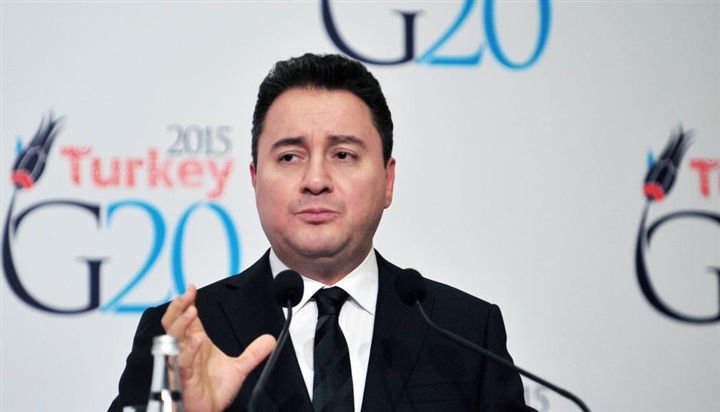 الإطاحة بمحافظ «المركزي»..