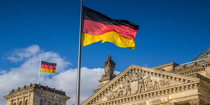 باب مغلق وقلب مفتوح..