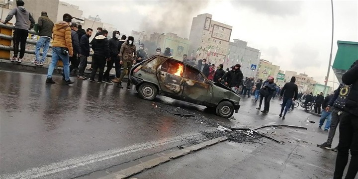 التظاهرات في الشارع