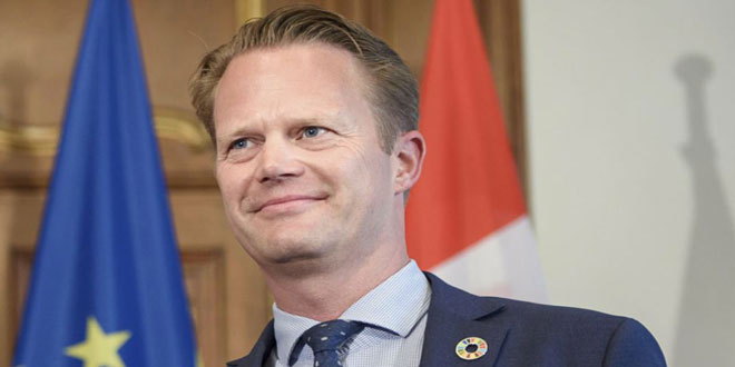 جيبي كوفود، وزير