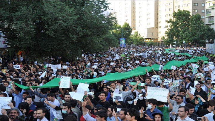 طهران تهدد دول المنطقة