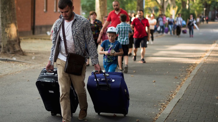 المهاجرون يواجهون