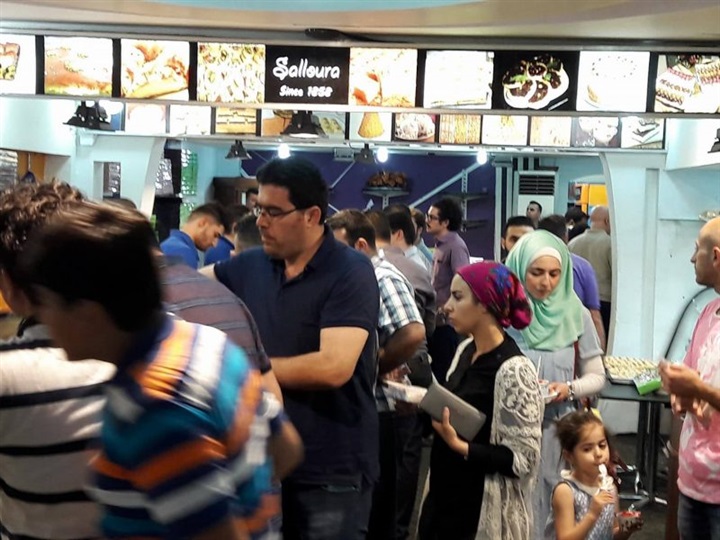 اللاجئون السوريون..