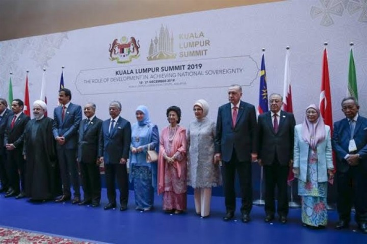 على أرض المصالح..