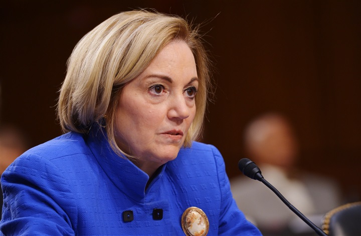 السفيرة الأمريكية