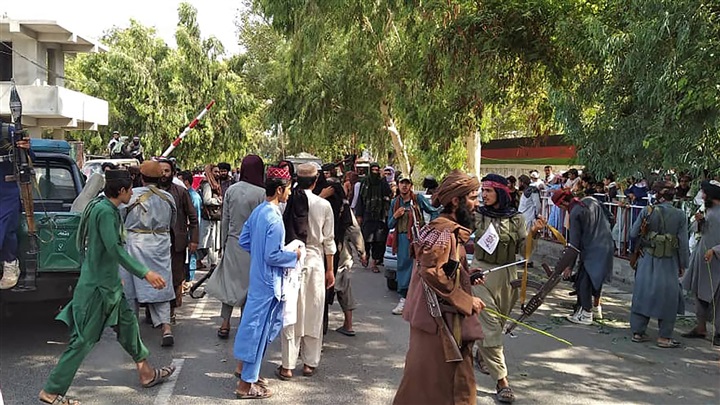 أبرزها منع حلاقة