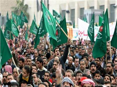 تفاديًا لسقوط محتمل..