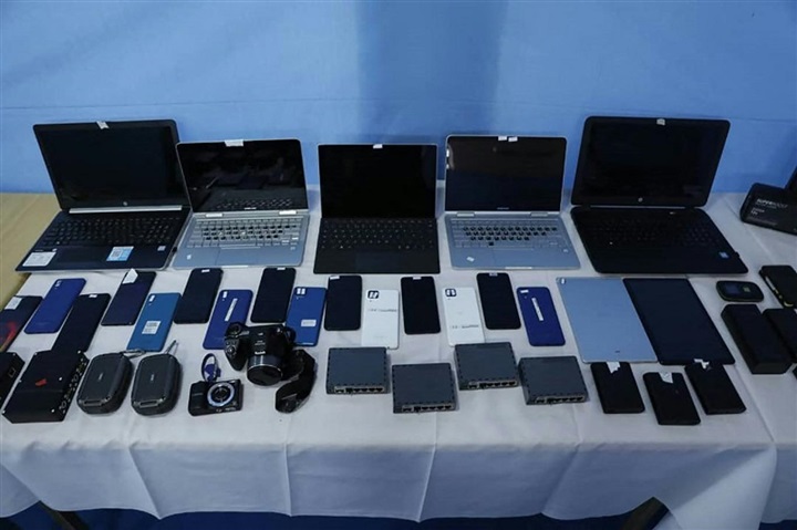 ضبط الخلايا وهيكلة